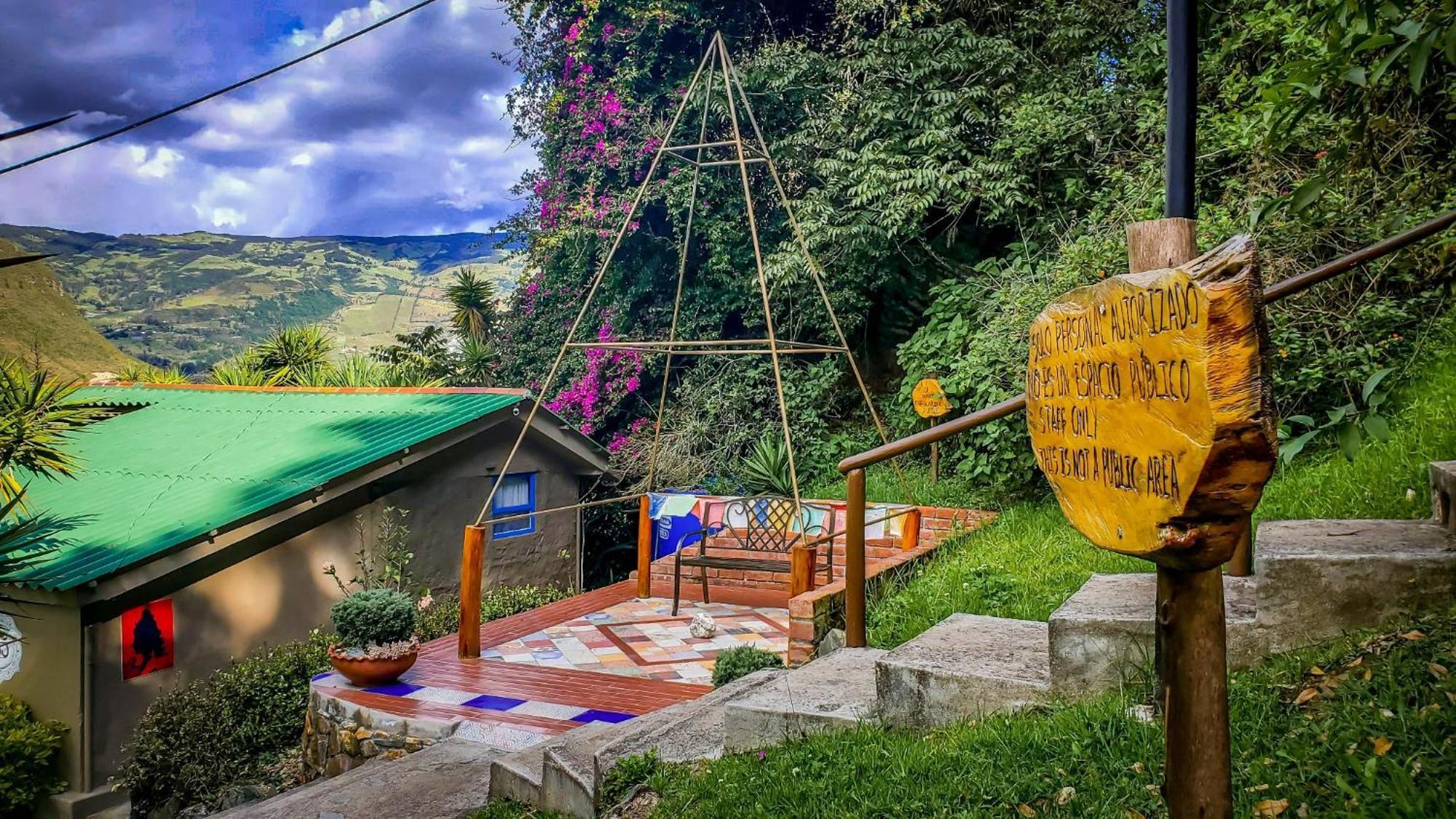 Twelve Hummingbirds Andes Retreat Hotel Paute Exterior photo