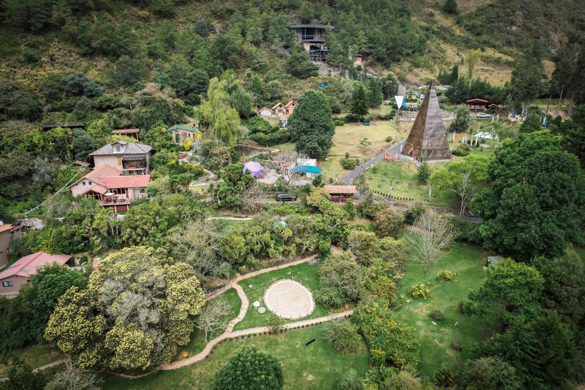 Twelve Hummingbirds Andes Retreat Hotel Paute Exterior photo